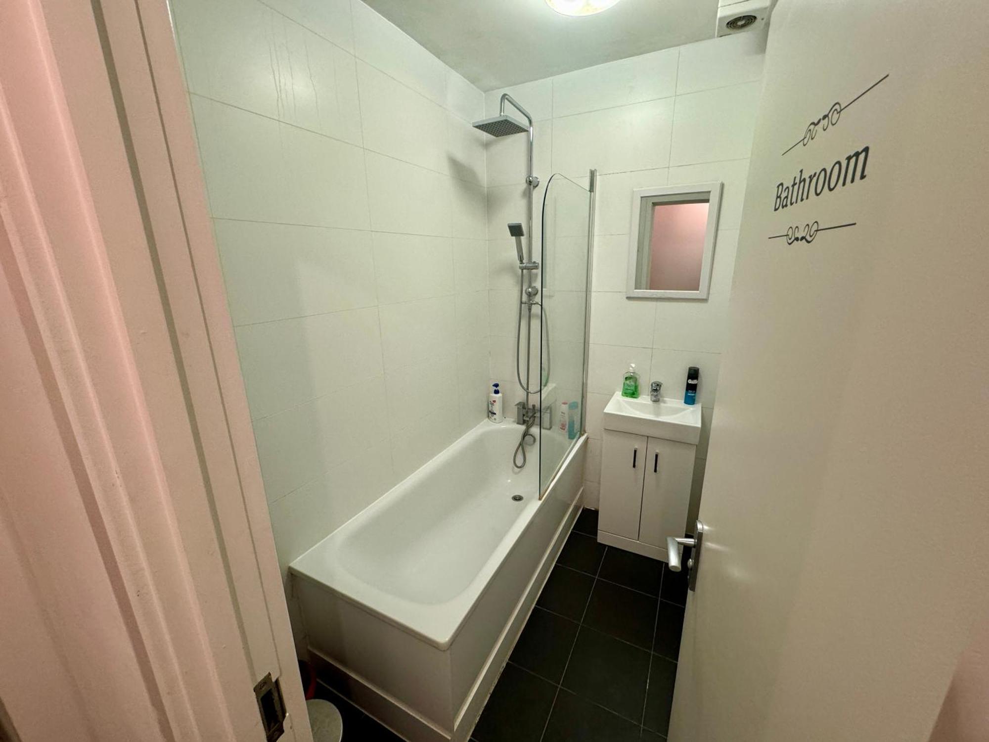 Cosmopolitan Comfort Private Bedrooms In Euston 106 Londra Exterior foto